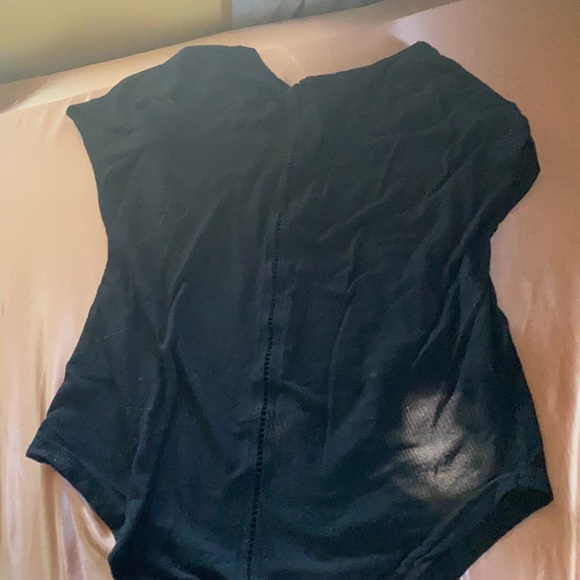 Black shirt. Not a stain just the light - Picture 2 of 2